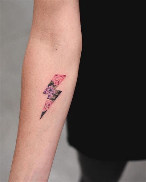 Floral lightning bolt tattoo | Lightning tattoo, Bolt tattoo, Tiny tattoos