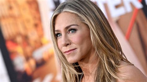 jennifer aniston  fires   people  compliment  age