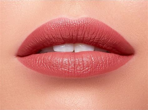 Увлажняющая помада для губ Faberlic Hydra Lips стик, кремовая текстура ...