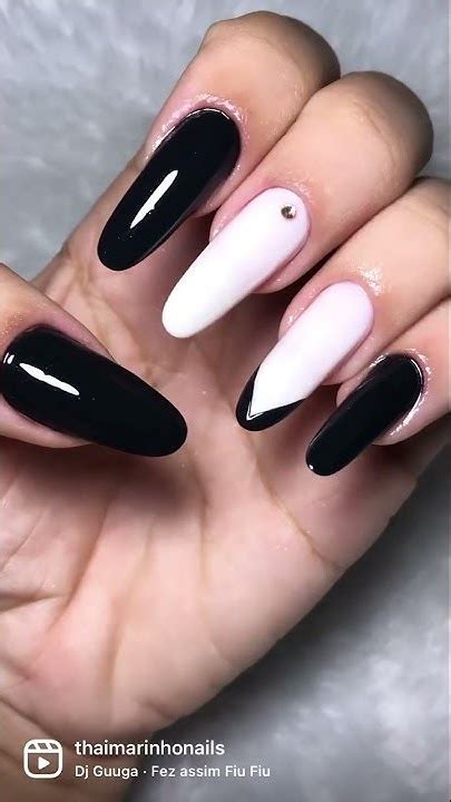 Esmaltação Preta E Branca - Vamos admitir que uma esmaltação preta e branca é irreversível! 🖤🤍😉 # ...