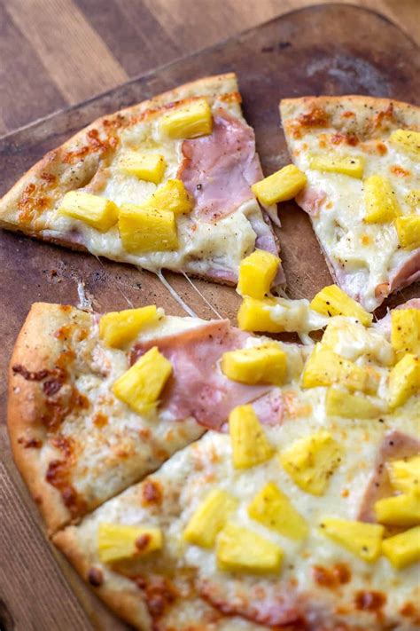 Hawaiian Pizza With Olive Oil Base | Recipe | Ham and pineapple pizza ...