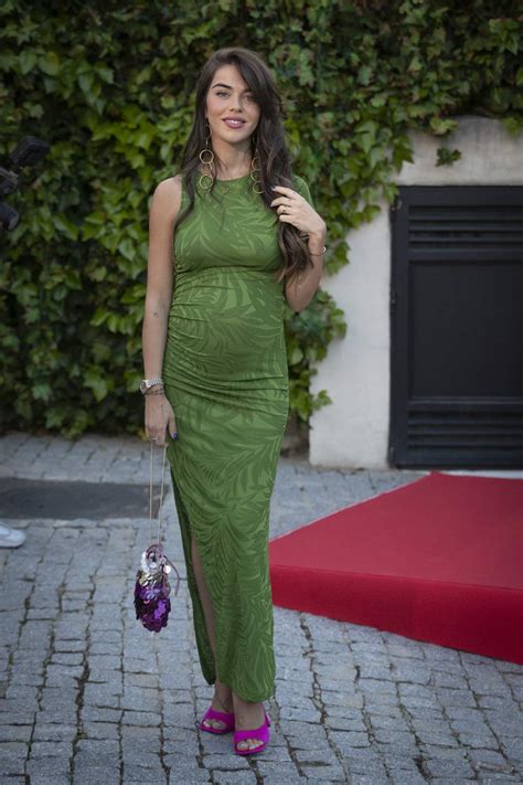 Violeta Mangriñán agota el vestido de invitada de Zara más favorecedor