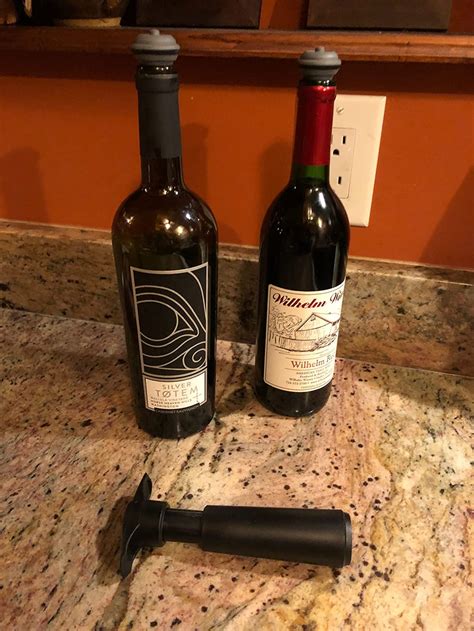 original wine saver black  stoppers vacu vin bv