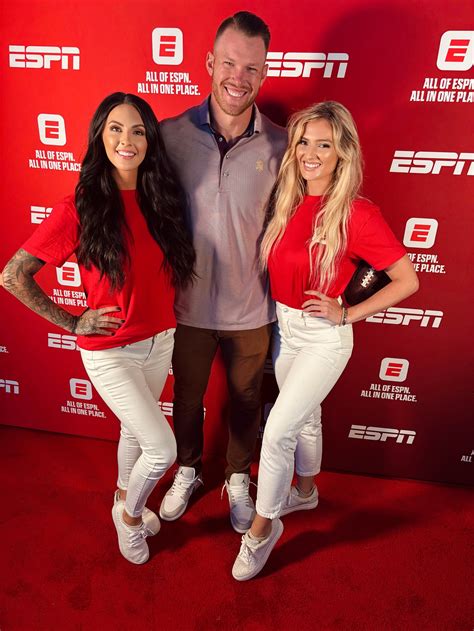 Model Shaylene Pase added a new... - Model Shaylene Pase