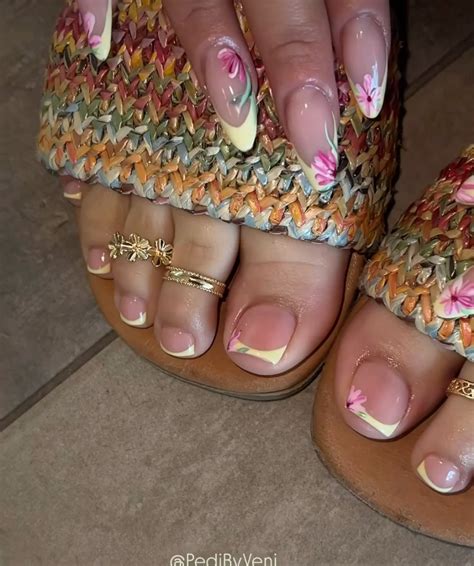 Pin by 𝒍𝒖𝒗𝒓𝒈𝒊𝒓𝒍𝒏𝒂𝒊𝒍𝒔🎀 on 𝒏𝒂𝒊𝒍 𝒊𝒏𝒔𝒑𝒐🌟💗💨 in 2025 | Toe nails, Summer toe