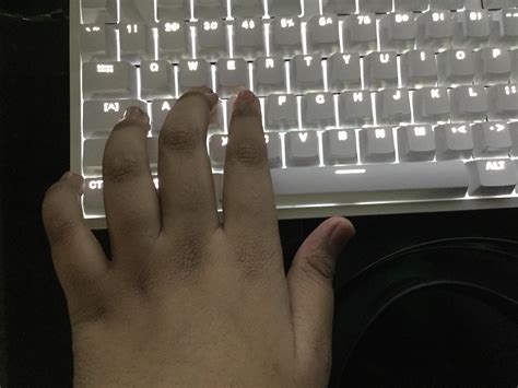 Pinky hurts while streaming, i alternate. Pic of hand below : r/osugame