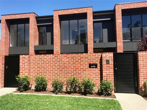 804. Black Horizontal single - JMH Group