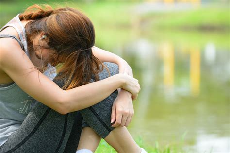 ways  fight discouragement thrive global