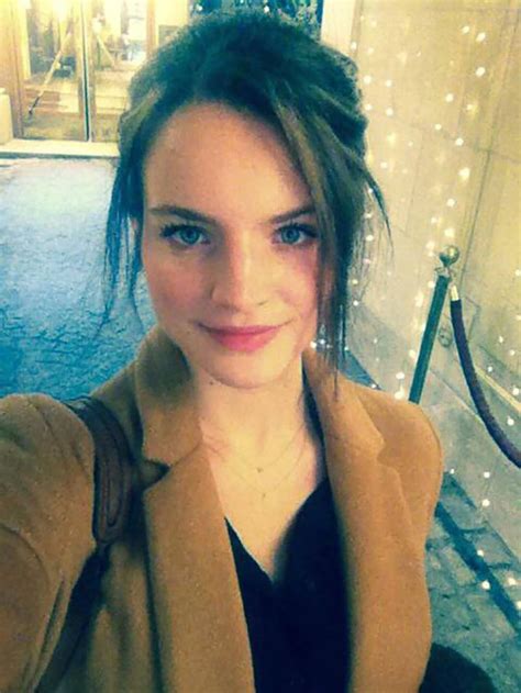 8 месяцев эта 18-летняя девушка ела только 3 яблока в день. Вот как она ...