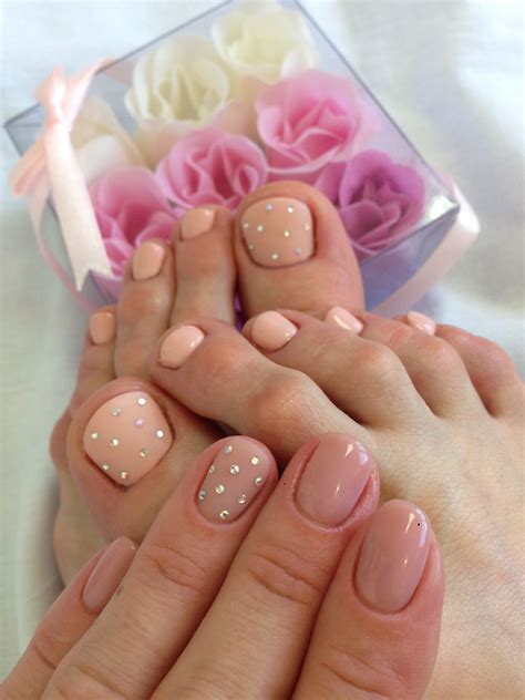 Педикюр и маникюр 💅🏻 и покрытие гельлак | Дизай ногтей, Маникюр, Модные ...