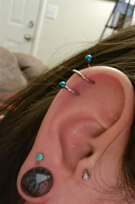 how to know if belly piercing is rejecting