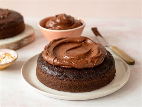 The Best Frosting for Chocolate Cake - Tara Teaspoon