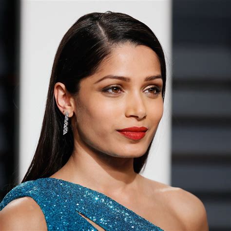 Freida Pinto - Paris Match