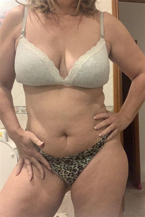 I’m the Milf you’ve been dreaming of : r/sexyover50