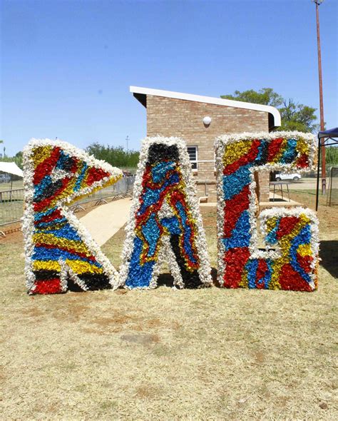 Kleurvol en kreatief: die NWU-studente haal uit en wys met JOOL-vlotte