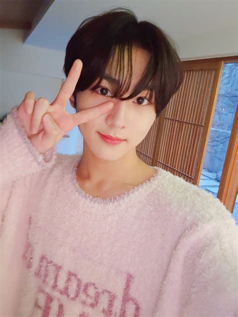 Pin by 𐂂 on enhypen | Peach john, Asian hair, Cutie patootie