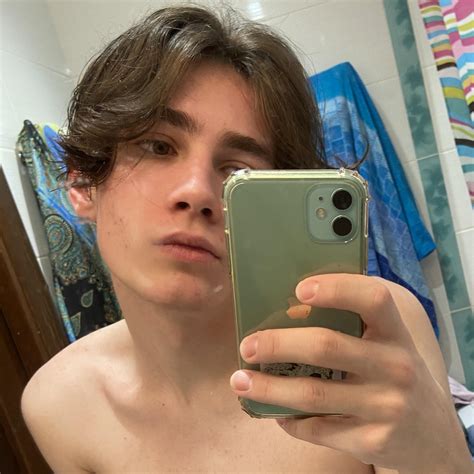 18 y.o. fresh free acc. more content soon 🥺👉👈 | Scrolller