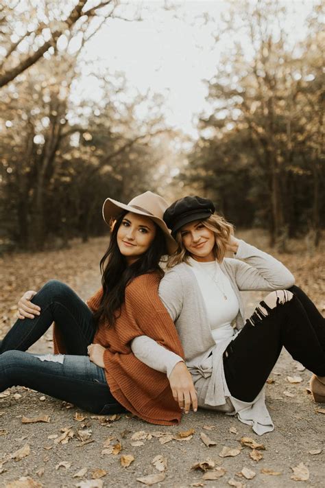 Pin by Kristen Britt on Friend photoshoot | Sisters photoshoot poses