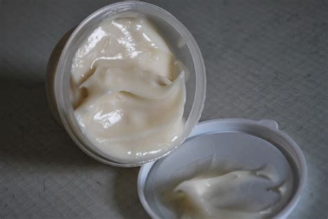 A Handful of Herbs: Super Moisturizing Hand Cream