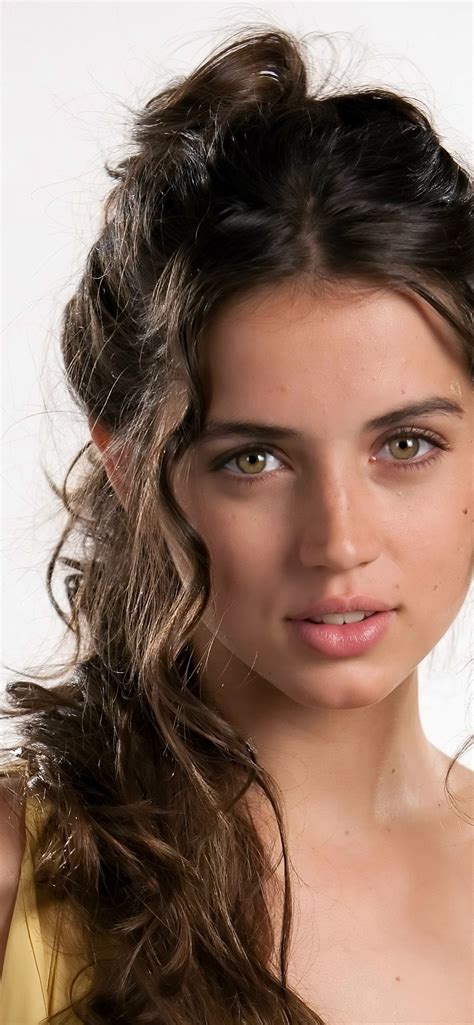 Ana de Armas High-res Wallpaper 4K