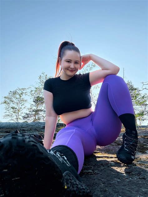 Sticker de 010001100100111 sur vladislava shelygina teen rousse bave