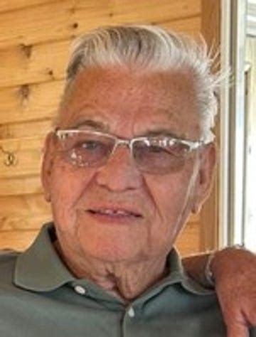 This Week's Green Bay Obituaries: A Look Back (Green Bay Press Gazette) - 2kg0grf