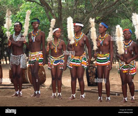 South Africa, KwaZulu/Natal, Damazulu village, Zulu women Stock Photo ...