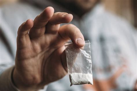 Cocaine: what are the effects? - MyDr.com.au