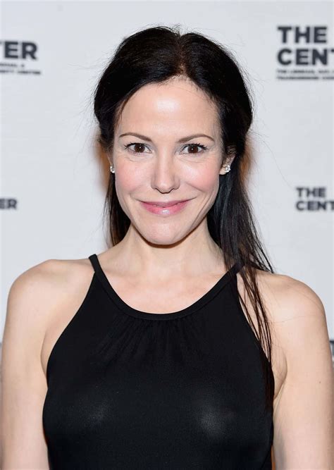 Download Elegant Mary-Louise Parker in Black Dress Wallpaper