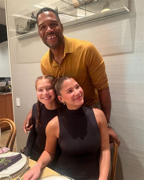 Sophia Strahan shows off her model figure in nude two-piece at art show