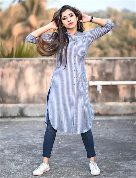 20 Stylish Kurtis to Wear with Jeans | DESIblitz