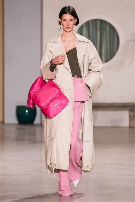 Pin by Lyalya Blond on Брюки | Jacquemus, Ready to wear, How to wear