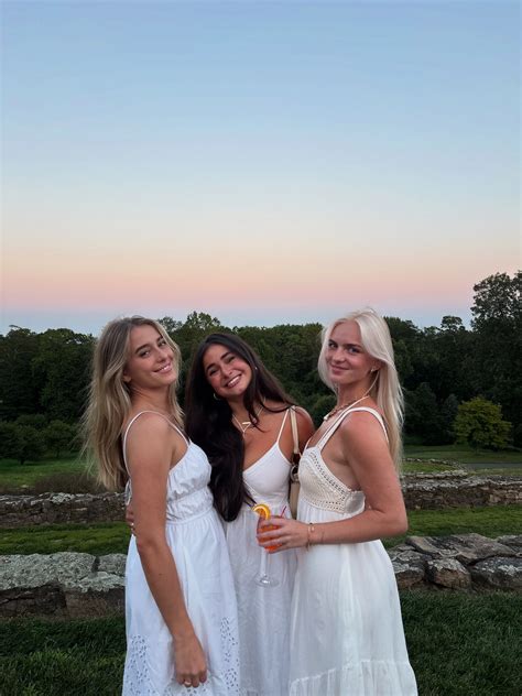MOLLY LYONS (@mollyclyons) • Instagram photos and videos