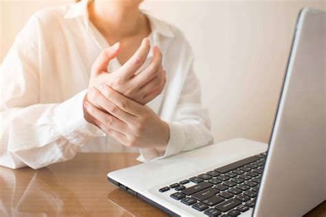 When Should I Have Minimally Invasive Carpal Tunnel Surgery?