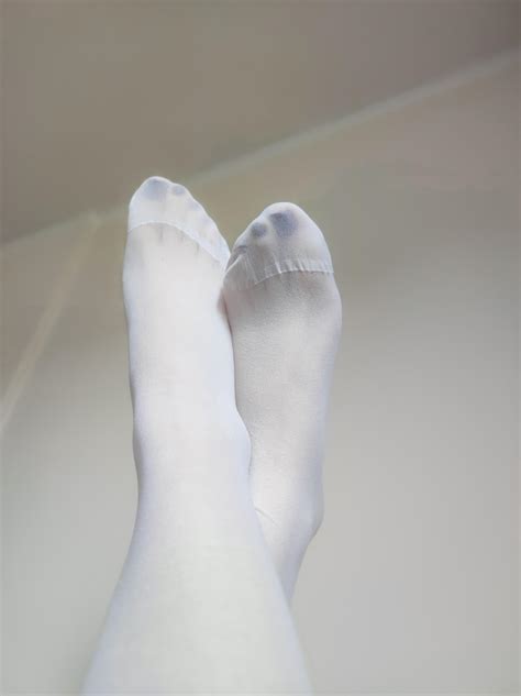 White nylon 🥰 : r/NylonFeetLove