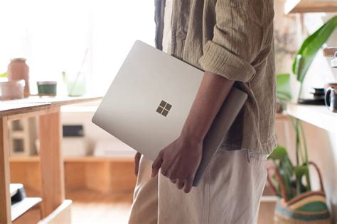 microsofts  surface laptop  absolutely amazing