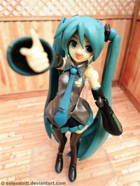 Hatsune Miku -Figma by SelenaBitt on DeviantArt