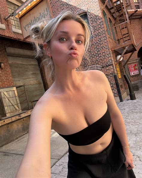 Sasha Joyman | Happy hump day 🙂 Especially for the dude who was sitting