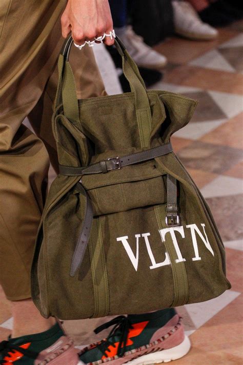 Valentino | Модные стили, Модные мужские аксессуары и Мужские сумки