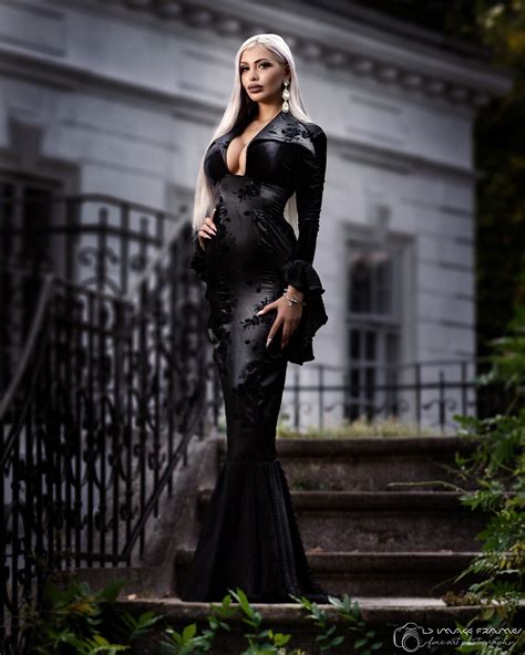 Agnes Doe on Twitter: "Losers, realize: I stand in the middle of ur