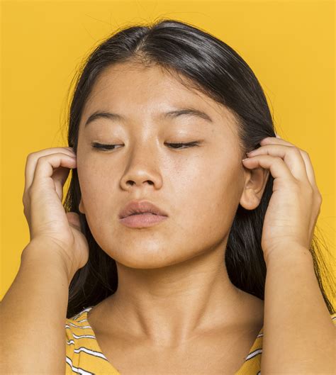 10 Expert-Approved Ways to Get Rid of Blackheads in Ears – Skin To