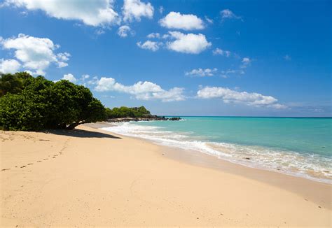 Happy Bay Beach - St Martin - Arrivalguides.com