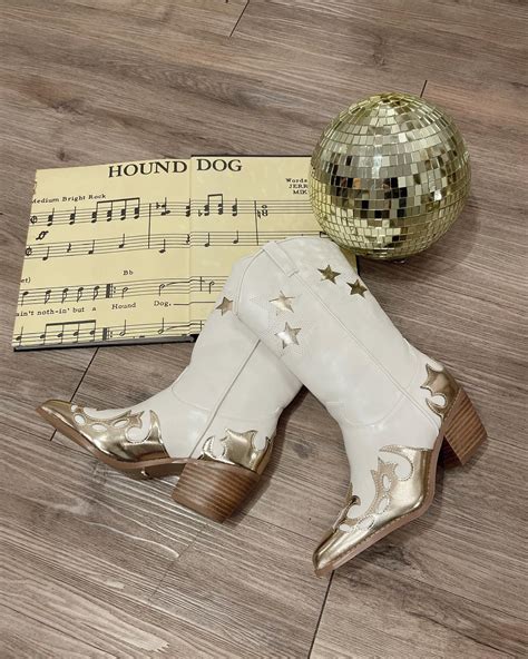 Why Do My Work Boots Smell So Bad: Causes & Easy Fixes - My Style Grid