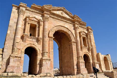 arch  hadrian  ancient jerash jordan encircle