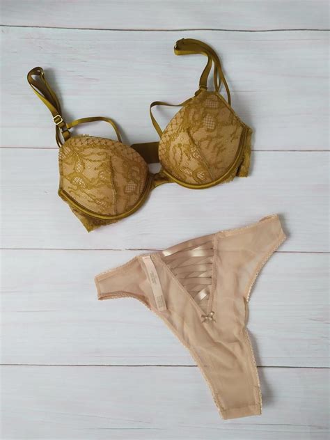 Купити Victoria's Secret, бюстгальтер з чашками, додає 1,5 розміру, р ...