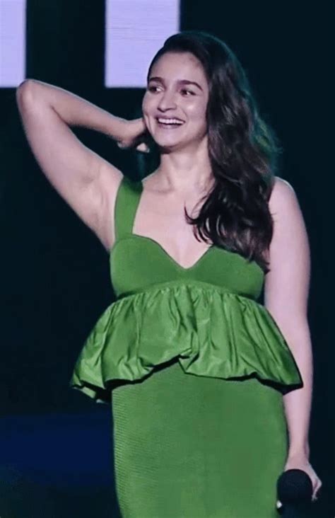 Alia Bhatt : r/ActressArmpitFans