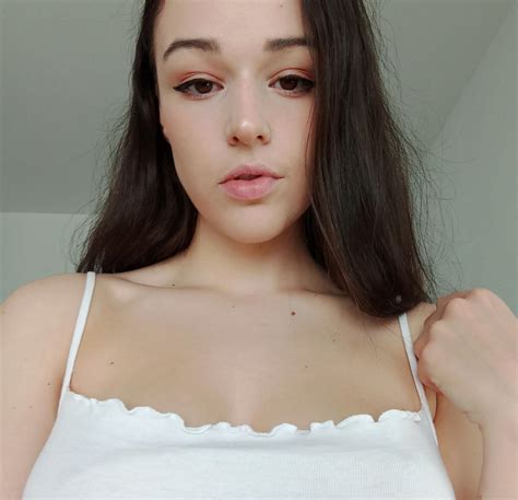 Come and play with me 🥺💕🐰🎮 I can be your gamer girl gf.👅 | Scrolller