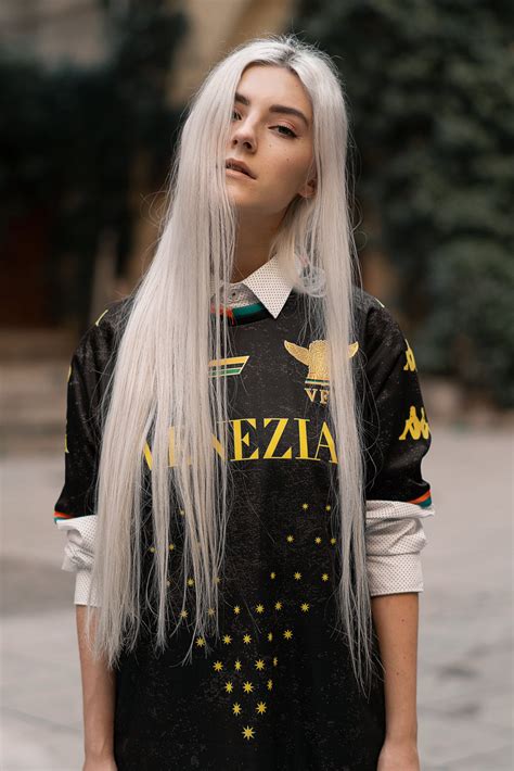 Venezia, la pornostar Eva Elfie è tifosa degli arancioneroverdi