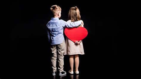 Beda Gaya Pacaran Anak Jaman Sekarang VS Jaman Dulu | Sirenesia