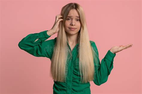 Puzzled Clueless Uncertain Girl Raising Hands in Helpless Embarrassed ... 